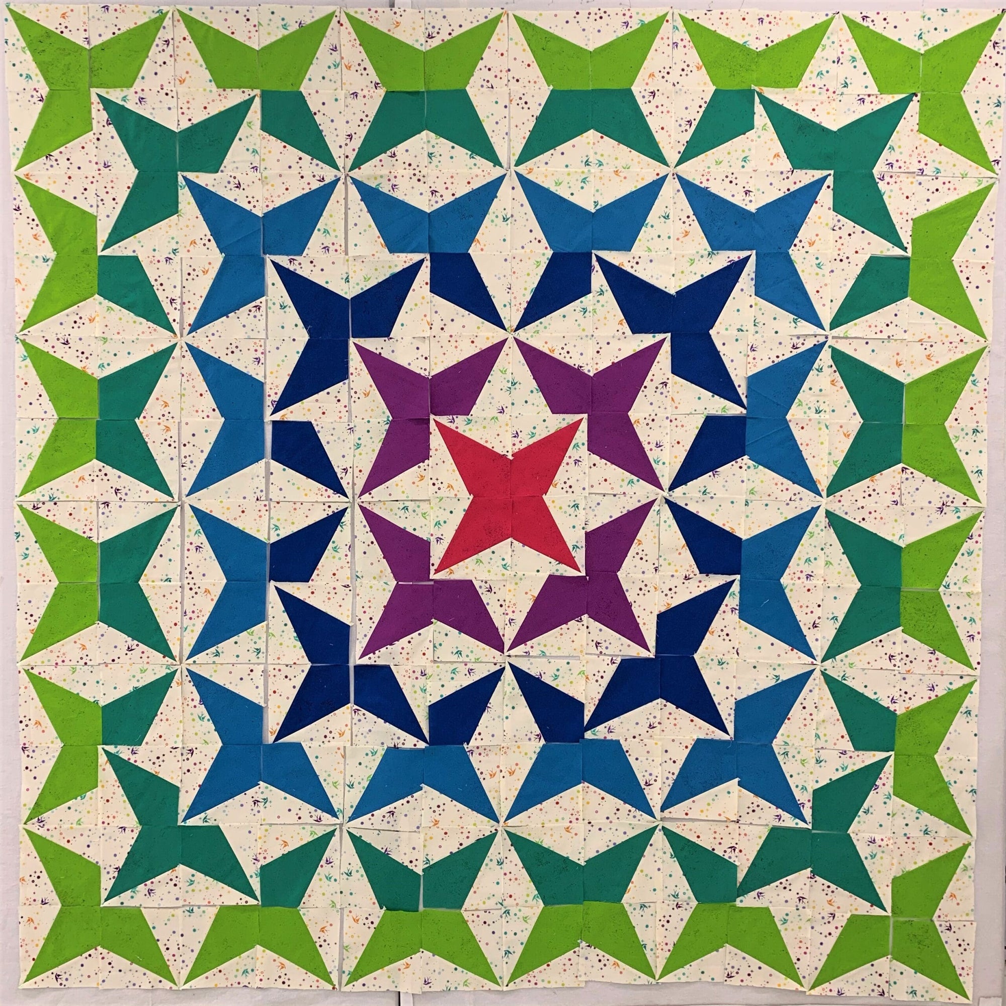 A quilt with stars in the center of it.
