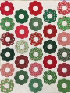 A quilt with many different colored circles on it.